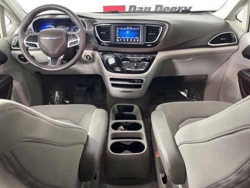 2020 Chrysler Voyager LX