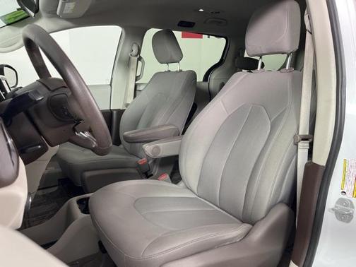 2020 Chrysler Voyager LX