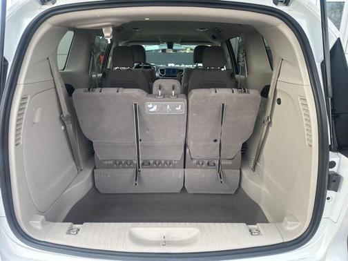 2020 Chrysler Voyager LX