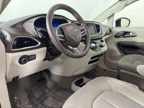 2020 Chrysler Voyager LX