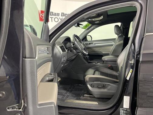 2022 Volkswagen Atlas Cross Sport 3.6L V6 SEL Premium R-Line