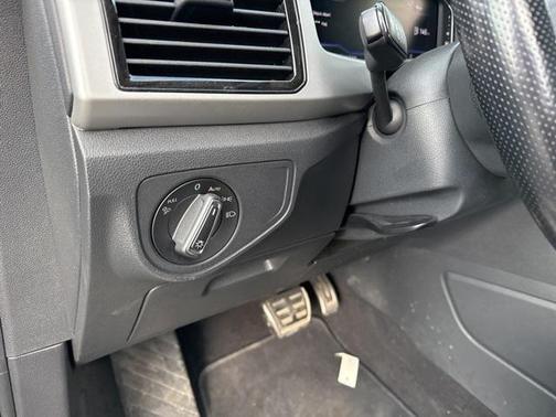 2022 Volkswagen Atlas Cross Sport 3.6L V6 SEL Premium R-Line
