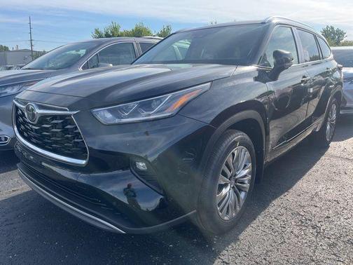 Midnight Black Metallic 2026 Toyota Highlander Platinum