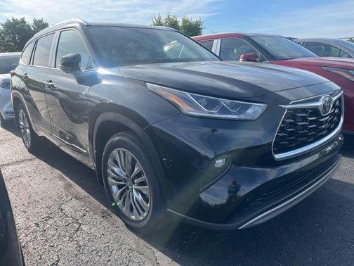 Midnight Black Metallic 2026 Toyota Highlander Platinum