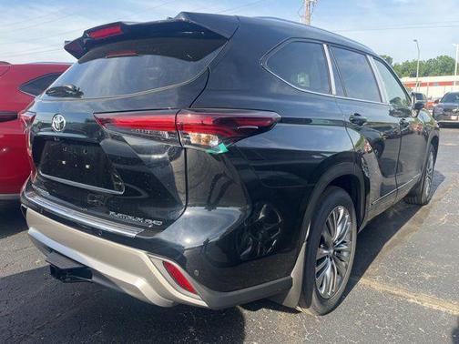 Midnight Black Metallic 2026 Toyota Highlander Platinum