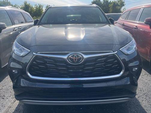 Midnight Black Metallic 2026 Toyota Highlander Platinum