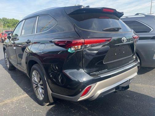 Midnight Black Metallic 2026 Toyota Highlander Platinum