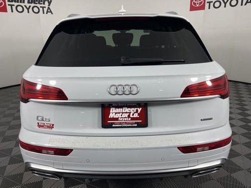 Glacier White 2023 Audi Q5 45 S line Premium