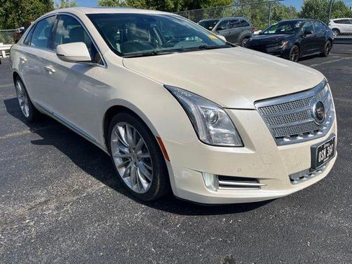 White Diamond Clearcoat 2013 Cadillac XTS Platinum