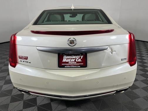 White Diamond Clearcoat 2013 Cadillac XTS Platinum