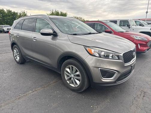 Titanium Silver 2017 Kia Sorento LX