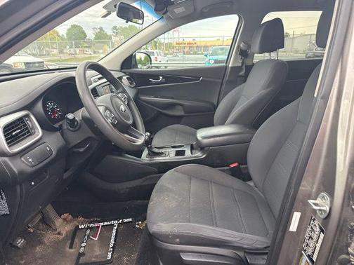 Titanium Silver 2017 Kia Sorento LX