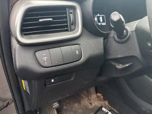 Titanium Silver 2017 Kia Sorento LX