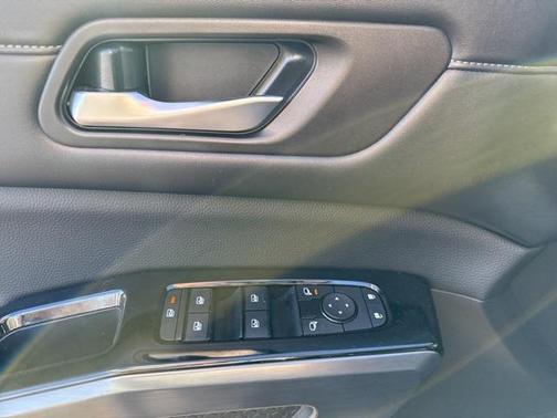 2024 Nissan Pathfinder SL 4WD