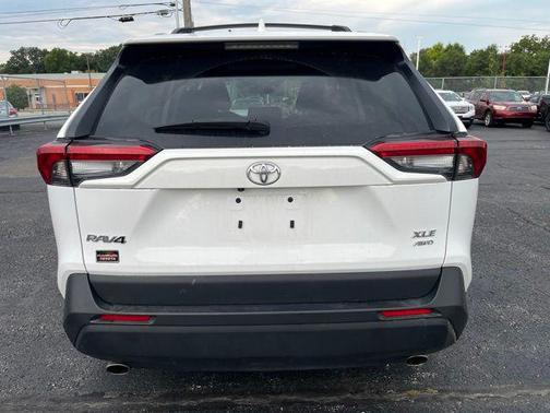 Ice Cap 2024 Toyota RAV4 XLE
