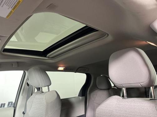 2023 Toyota Sienna LE