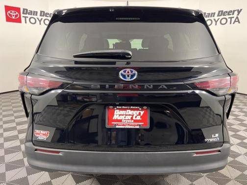 2023 Toyota Sienna LE