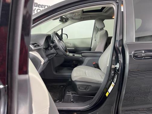 2023 Toyota Sienna LE