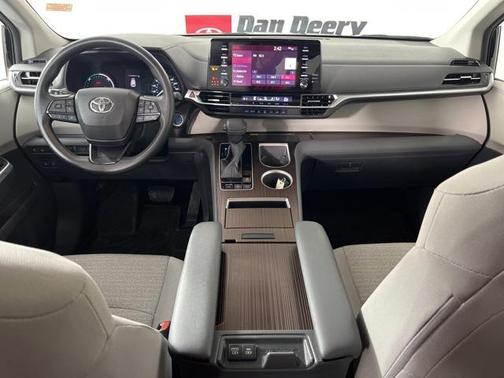 2023 Toyota Sienna LE