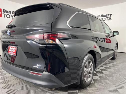 2023 Toyota Sienna LE