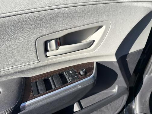 2023 Toyota Sienna LE