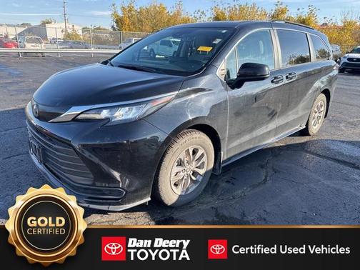 2023 Toyota Sienna LE