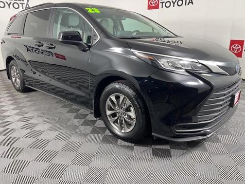 2023 Toyota Sienna LE