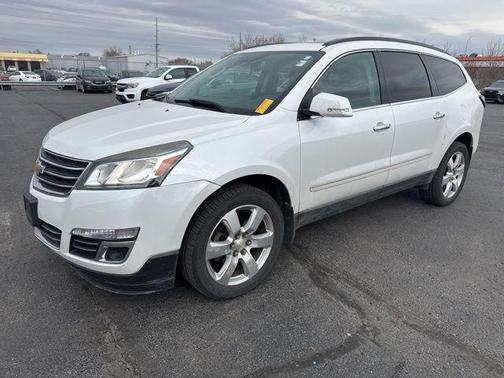 Iridescent Pearl Tricoat 2017 Chevrolet Traverse Premier