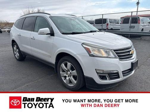 Iridescent Pearl Tricoat 2017 Chevrolet Traverse Premier
