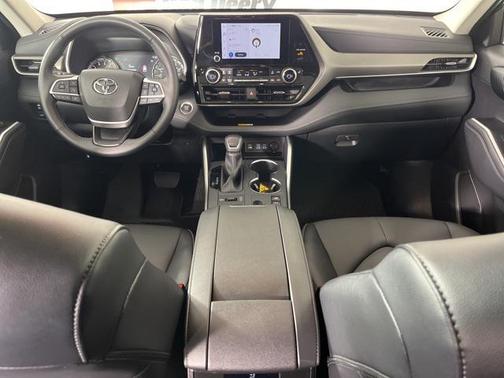 2025 Toyota Highlander XLE