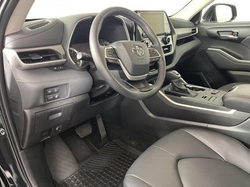 2025 Toyota Highlander XLE