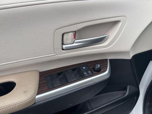 2024 Toyota Sienna XLE