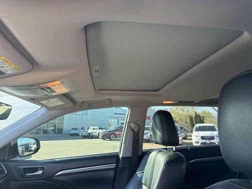 Predawn Gray Mica 2018 Toyota Highlander SE