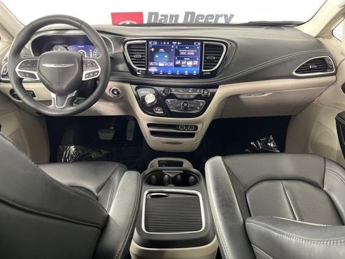 2023 Chrysler Pacifica Touring-L