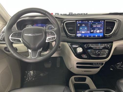 2023 Chrysler Pacifica Touring-L
