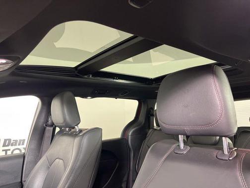 Velvet Red Pearlcoat 2020 Chrysler Pacifica Touring-L Plus