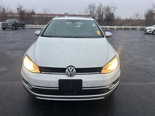 2017 Volkswagen Golf Alltrack TSI SE