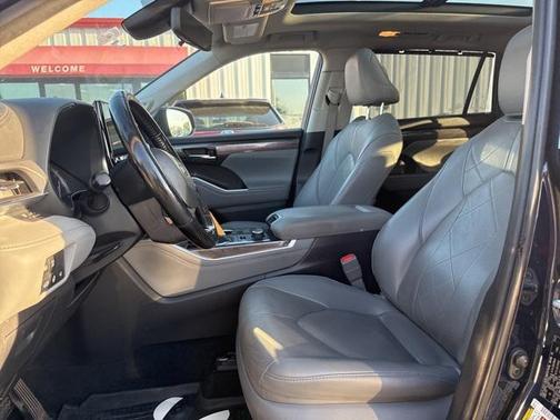 2022 Toyota Highlander Platinum