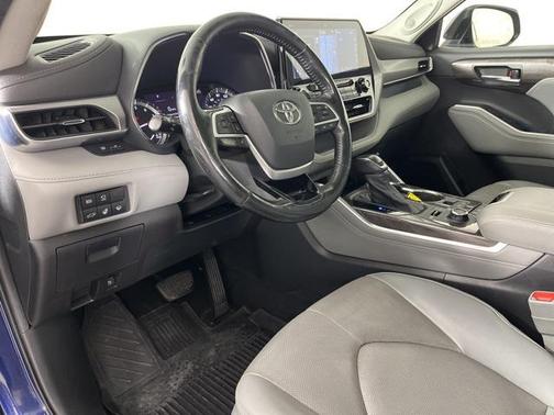 2022 Toyota Highlander Platinum