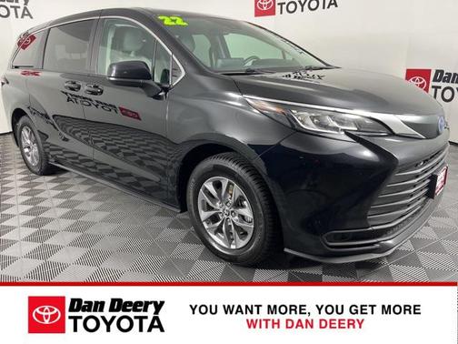2022 Toyota Sienna LE