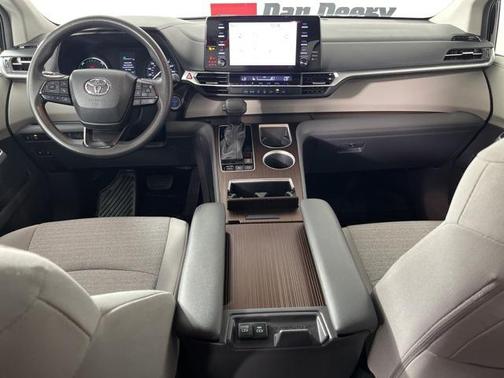2022 Toyota Sienna LE