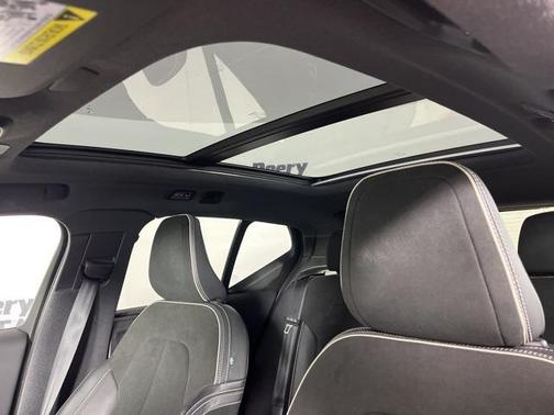 2021 Volvo XC40 T5 R-Design