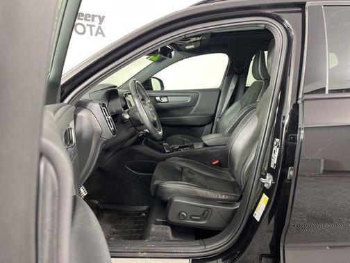 2021 Volvo XC40 T5 R-Design