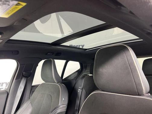 2021 Volvo XC40 T5 R-Design