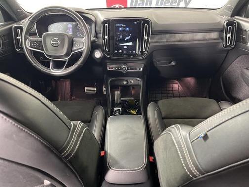 2021 Volvo XC40 T5 R-Design