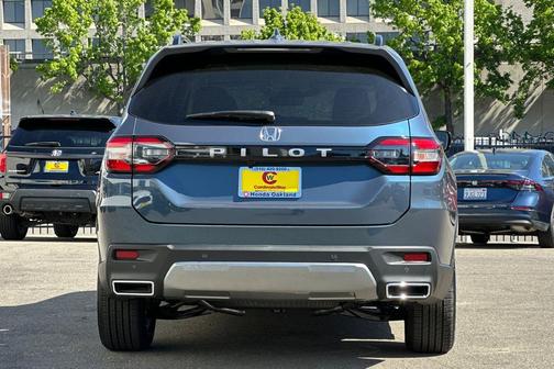 Smoke 2026 Honda Pilot EX-L