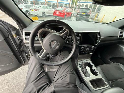 2022 Jeep Grand Cherokee Laredo