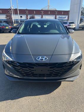 2023 Hyundai ELANTRA SE