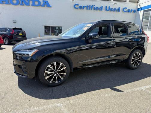 Onyx Black Metallic 2025 Volvo XC60 B5 Plus