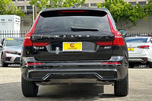 Onyx Black Metallic 2025 Volvo XC60 B5 Plus